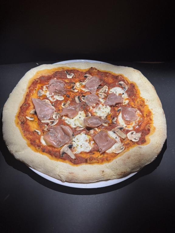 Pizza Prosciutto e Funghi